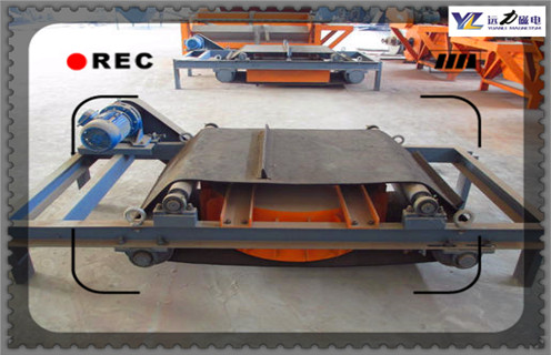 電磁除鐵器,自卸式電磁除鐵器,自卸式電磁除鐵器生產廠家,北京自卸式電磁鐵除鐵器生產廠家 電磁除鐵器,自卸式電磁除鐵器,自卸式電磁除鐵器生產廠家,北京自卸式電磁鐵除鐵器生產廠家