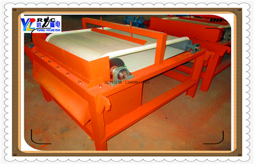 鐵礦幹式磁選機，鐵礦幹式磁選機磁性礦粒在磁力作用是什麼？鐵礦錳礦幹式磁選機_多滾筒幹式磁選機出現被異物擊穿時怎麼處理？工作視頻皮帶及結構價格