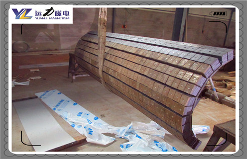 磁選機，磁選機設備內改動的葉輪使粗物料有什麼變化？_鐵礦磁選機設備內改動的葉輪使粗物料有什麼變化？磁場一般為多少_磁塊如何排列